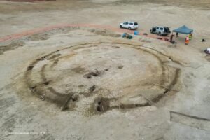 Imagem colorida de local da descoberta de aro de roda rara - metrópoles