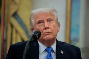 trump-faz-79-anos-e-participa-de-desfile-militar-em-meio-a-protestos