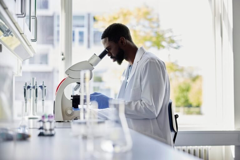 fuga-de-cerebros:-o-que-o-brasil-faz-para-evitar-saida-de-cientistas?
