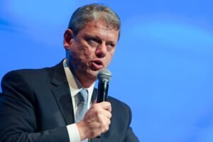 disputa-na-esquerda-esquenta-com-tarcisio-de-olho-no-planalto