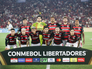 flamengo-marca-no-fim,-vence-racing-e-abre-vantagem-na-libertadores