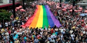parada-lgbt+-de-sp-discute-o-envelhecimento-em-meio-a-festa-e-reflexao