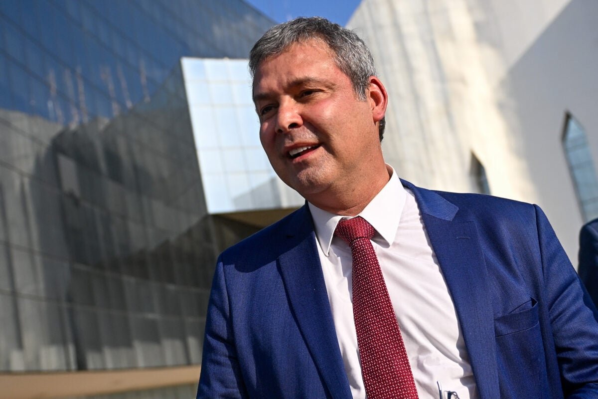 lider-do-pt-pede-ao-stf-rastreio-do-ferro-de-solda-de-bolsonaro