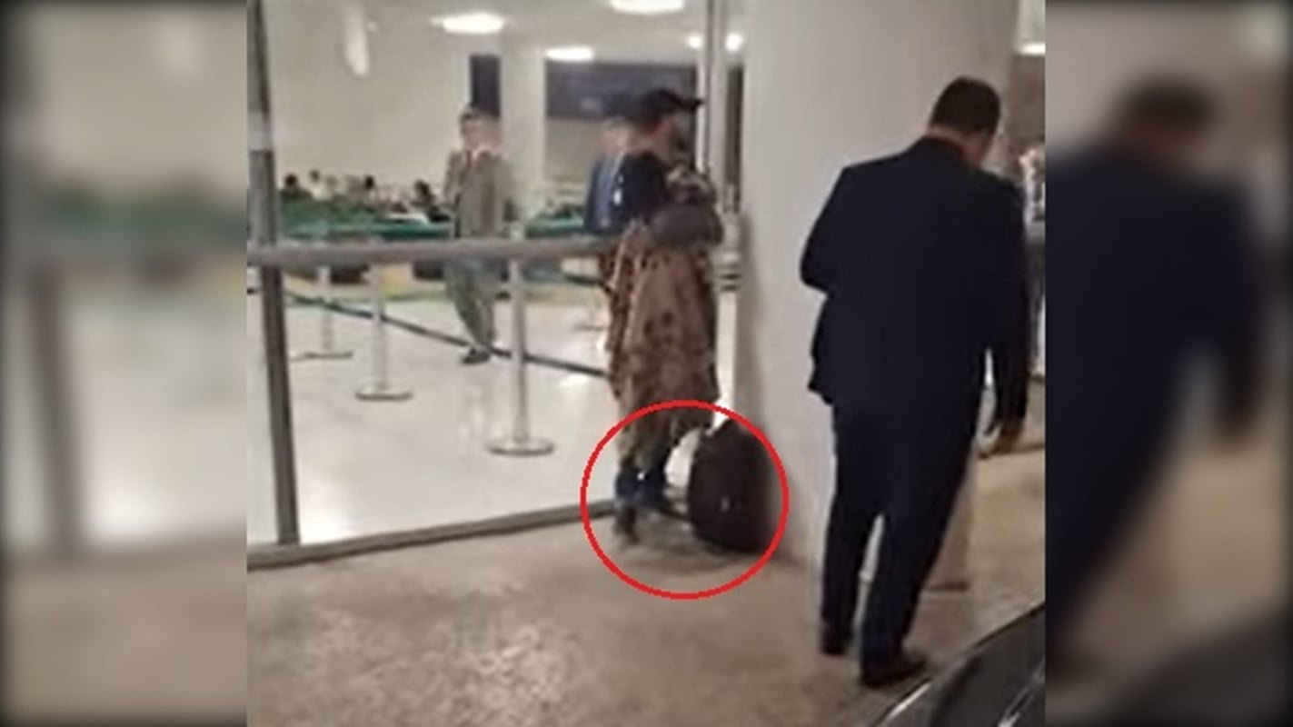 homem-que-se-acorrentou-e-proibido-de-se-aproximar-do-congresso-e-stf