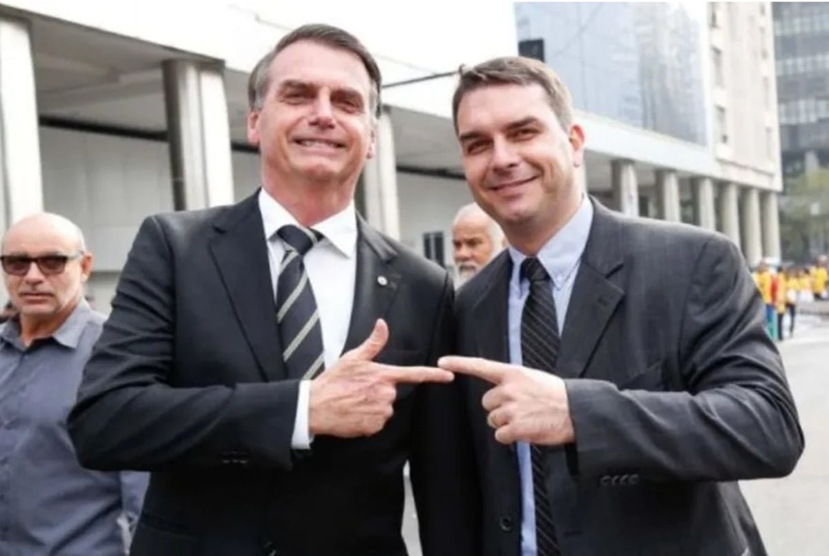em-carta,-bolsonaro-confirma-indicacao-de-flavio-como-pre-candidato
