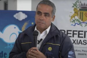 Ex-ministro de Bolsonaro vira alvo em CPMI por ligação com Master - destaque galeria