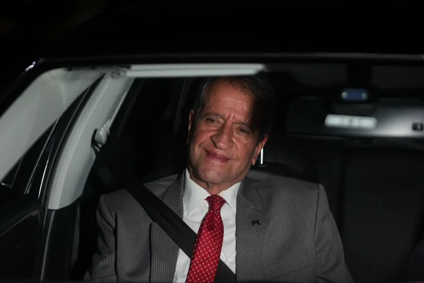 Após encontro na casa de Flávio, líderes do Centrão vão consultar bancadas sobre apoio - destaque galeria