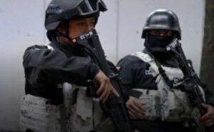 Companhias dos EUA e Canadá cancelam voos ao México após operação que matou Oseguera e gerou bloqueios e confrontos em Jalisco.