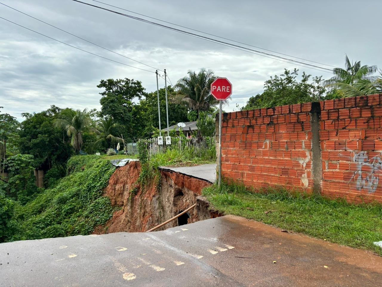 O principal problema neste momento, de acordo com Falcão, são os desbarrancamentos