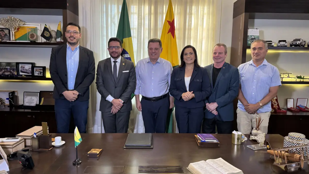 Mailza e Gladson com o presidente nacional do PSDB, Marconi Perillo, além de outras lideranças estaduais do partido