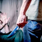 Filha pede socorro por videochamada enquanto mãe é esfaqueada pelo pai