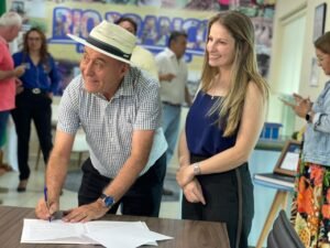 Bocalom assina decretos que alteram regras ambientais e gestão de resíduos