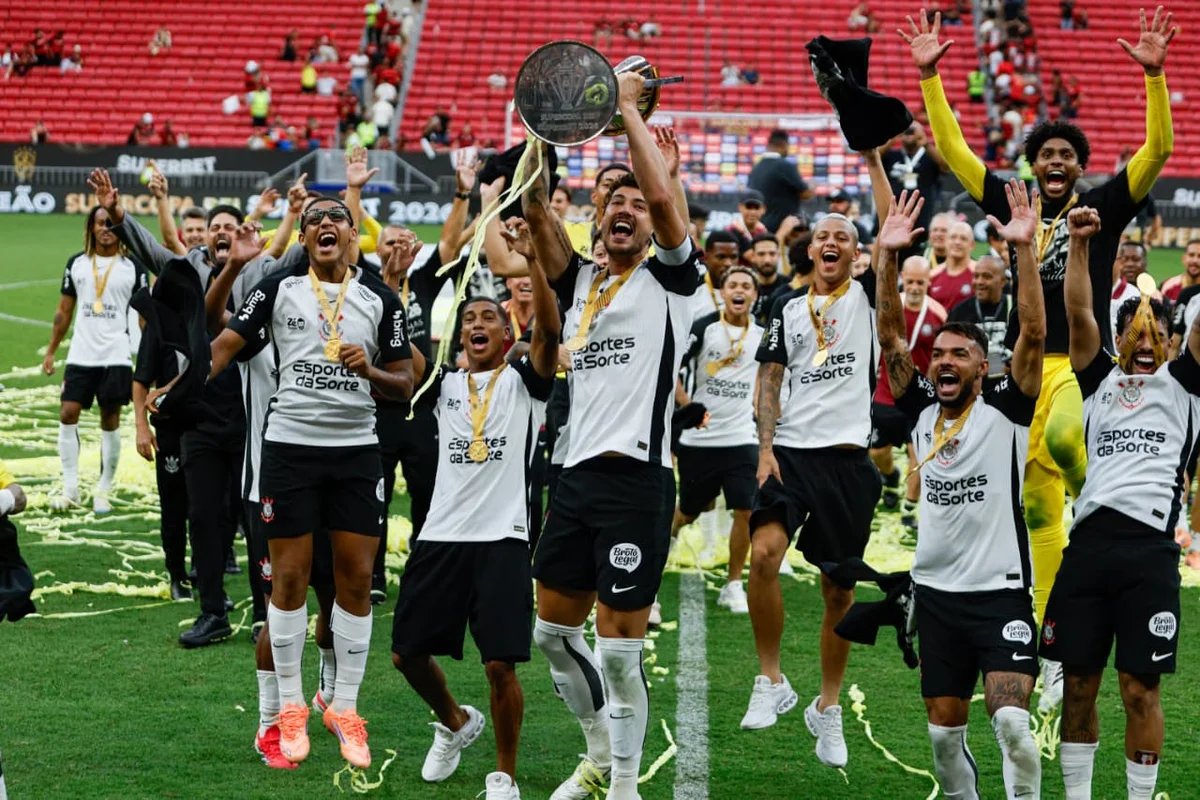 Corinthians levanta troféu da Supercopa do Brasil no Mané Garrincha - imagem 3