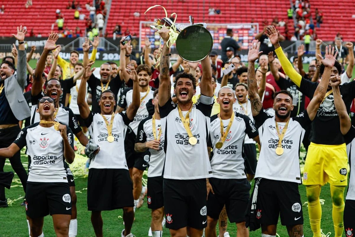 Corinthians levanta troféu da Supercopa do Brasil no Mané Garrincha - imagem 4