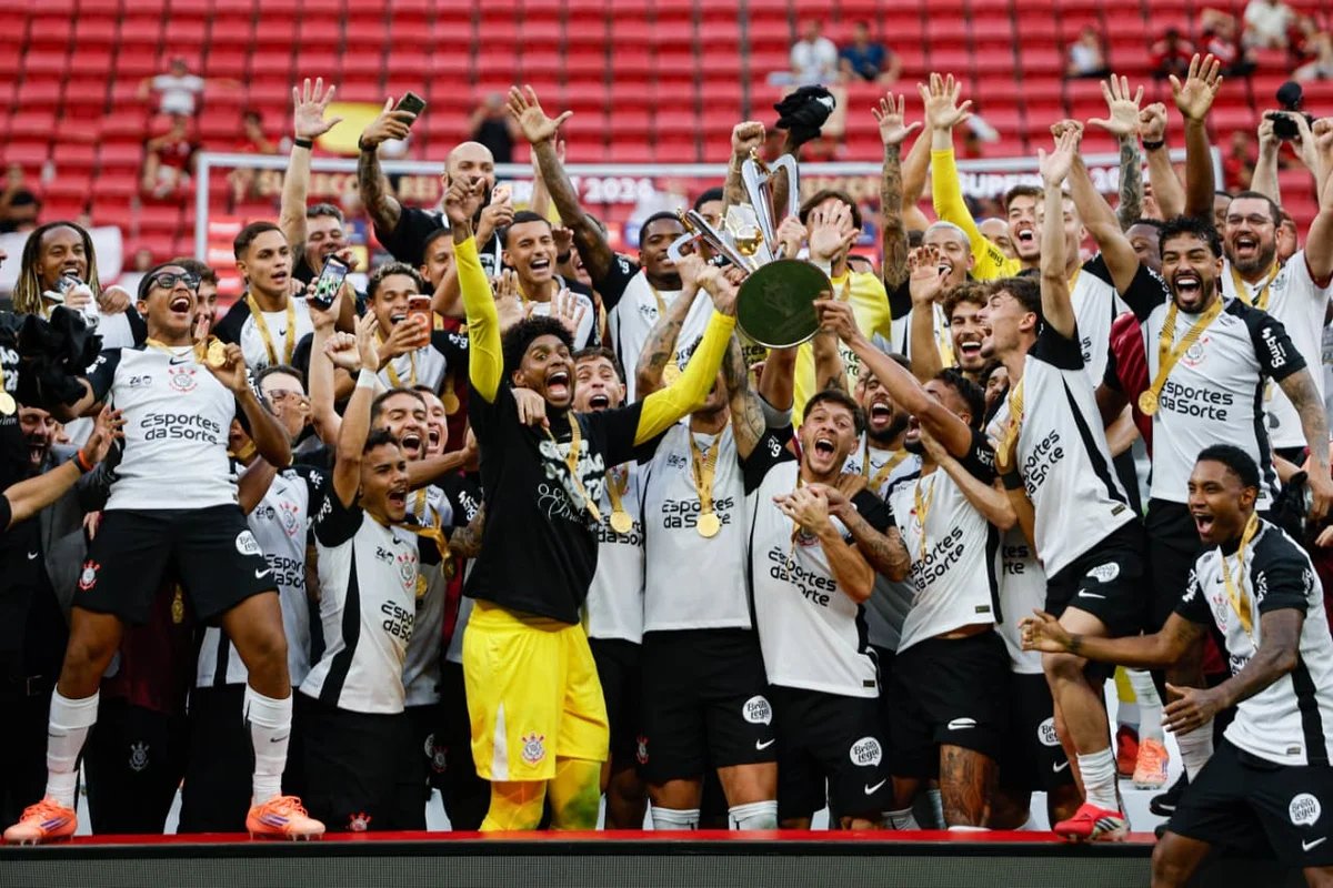 Corinthians levanta troféu da Supercopa do Brasil no Mané Garrincha - imagem 9