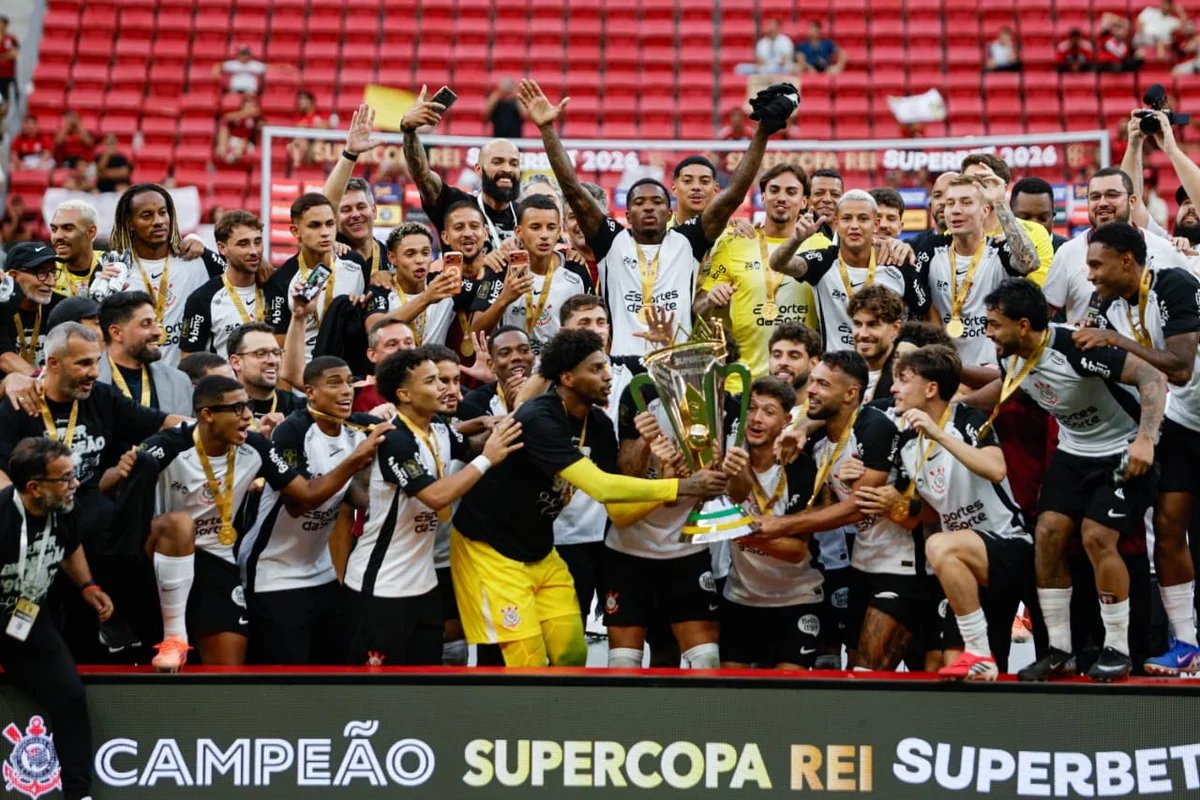 Corinthians levanta troféu da Supercopa do Brasil no Mané Garrincha - imagem 11