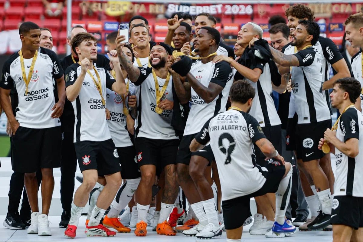 Corinthians levanta troféu da Supercopa do Brasil no Mané Garrincha - imagem 12