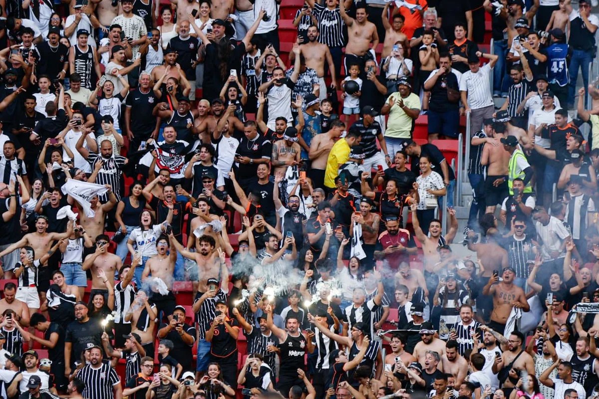 Corinthians levanta troféu da Supercopa do Brasil no Mané Garrincha - imagem 13