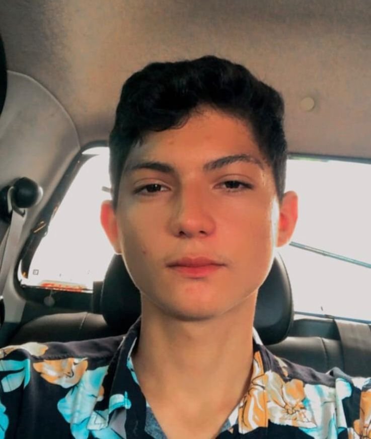 ele teria informado que iria até a casa de um amigo. Desde então, o jovem não fez mais contato com a família nem retornou para casa.