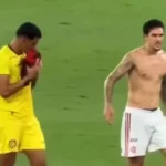 Jogador do Madureira tira foto com Pedro e beija escudo do Flamengo; veja vídeo