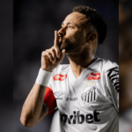 Neymar decide, Santos vence e joga Vasco para a lanterna do Brasileirão