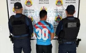 A cocaína foi apreendida e o homem preso em flagrante