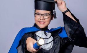 Com apenas 14 anos, acreana é aprovada em mais nove cursos e chega a 23 no total