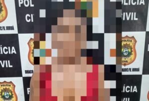 Mulher é presa em flagrante após realizar compras com cartão perdido