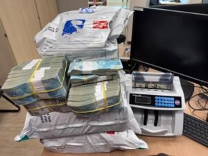 Assessor de deputado do PL é preso com R$ 2,7 milhões