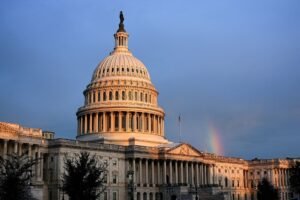 camara-dos-eua-rejeita-resolucao-sobre-poderes-de-guerra-e-apoia-trump-contra-ira