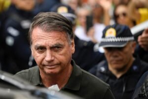 Moraes concede 90 dias de prisão domiciliar ao ex-presidente Jair Bolsonaro