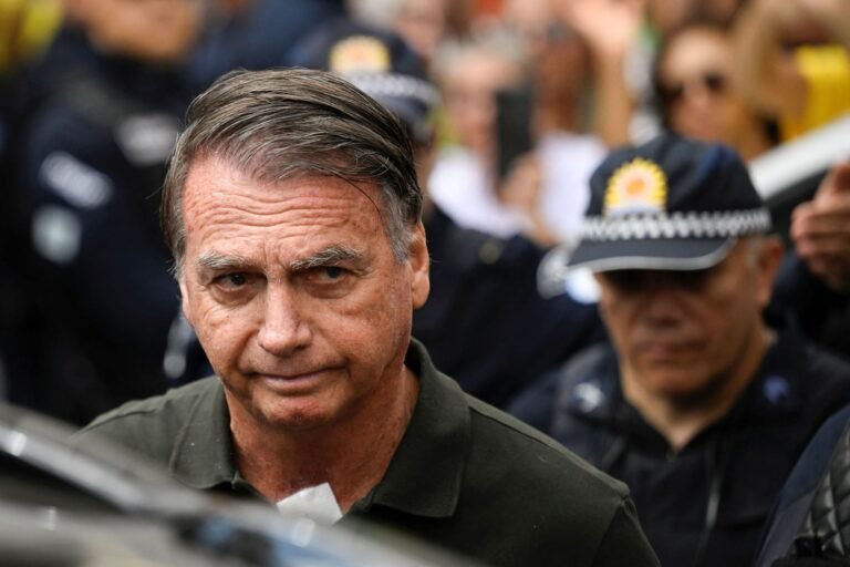 Moraes concede 90 dias de prisão domiciliar ao ex-presidente Jair Bolsonaro