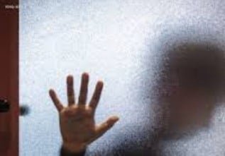 Polícia investiga denúncia de estupro coletivo em banheiro de escola