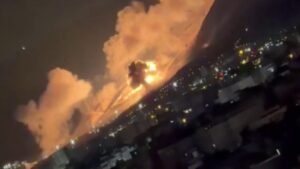 Israel lança novos ataques contra Teerã após escalada militar; Irã reage com mísseis e tensão no Oriente Médio aumenta.