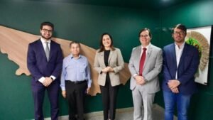 Mailza Assis inspeciona nova sede da Representação do Acre em Brasília