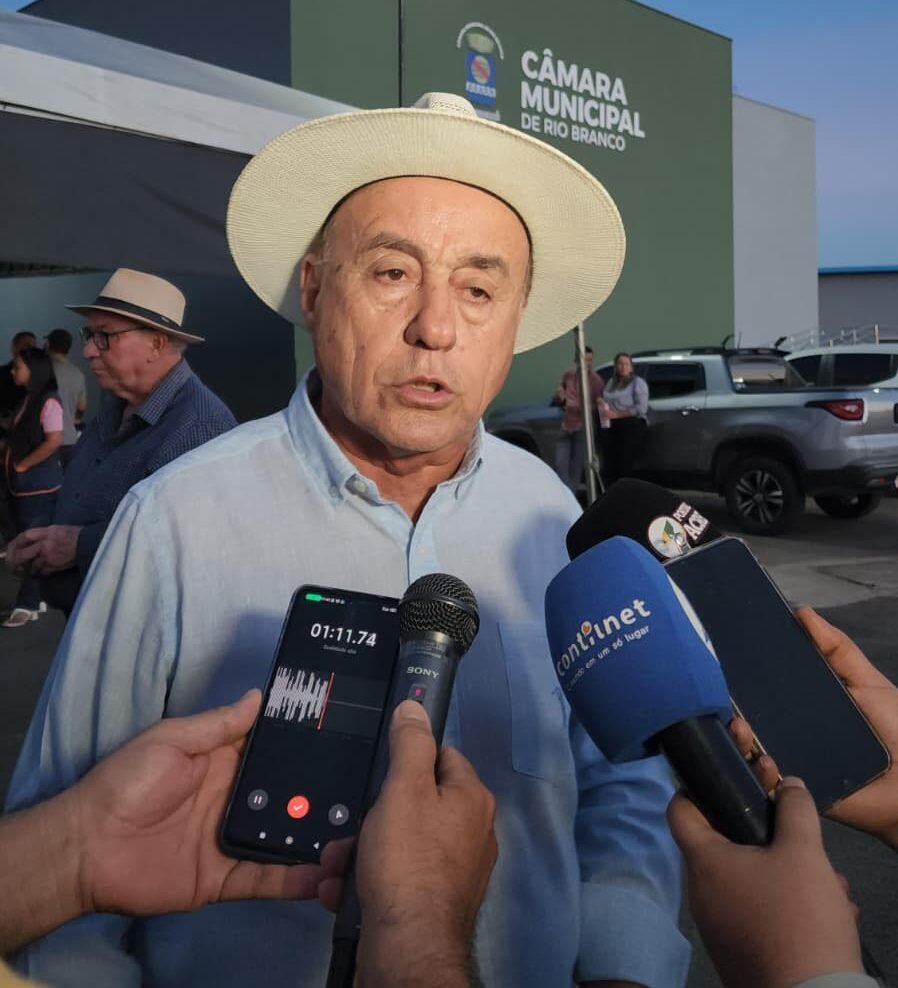 Bocalom celebra entrega da nova Câmara