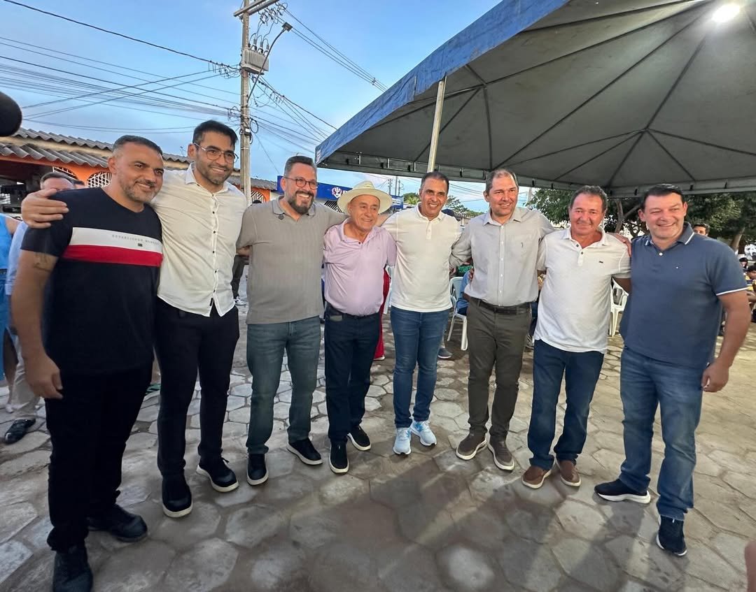 Vem aliança aí? Bocalom e Alan Rick superam desavenças e aparecem abraçados em evento