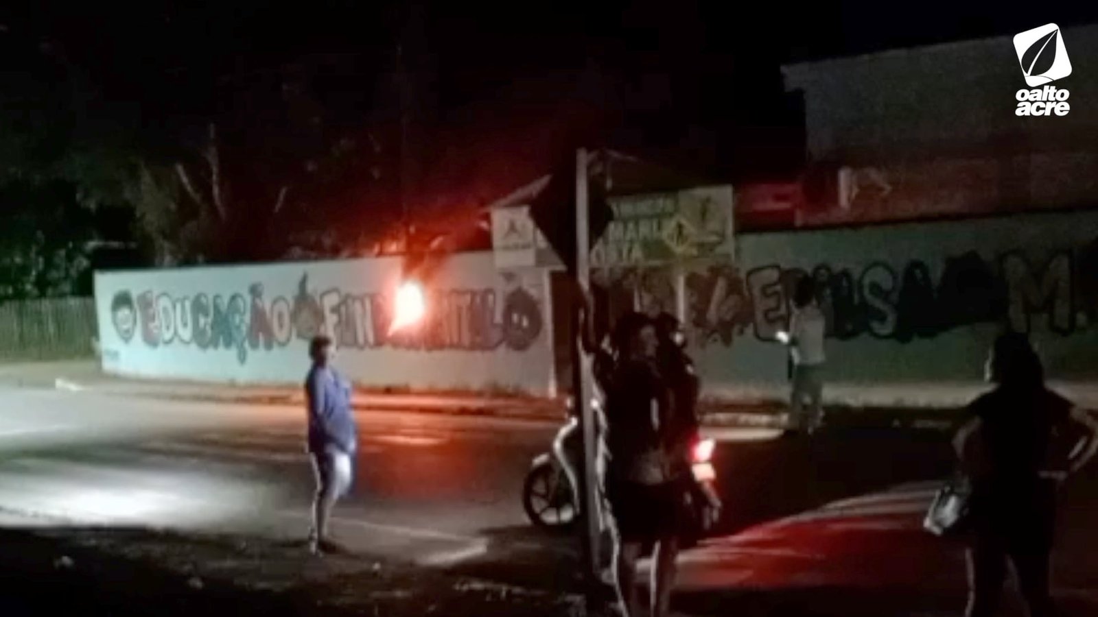 Princípio de incêndio começou após curto-circuito no padrão elétrico instalado na área externa da escola em Assis Brasil.