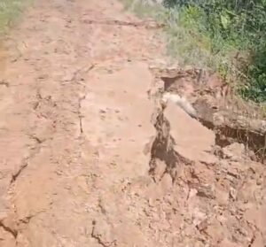 Erosão em ramal deixa moradores isolados
