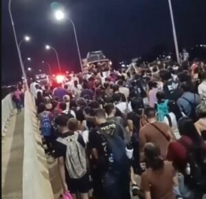 Multidão de fiéis toma as ruas de Sena Madureira