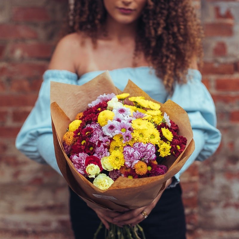 Flores podem variar entre R$ 25 a R$ 2 mil em buquês