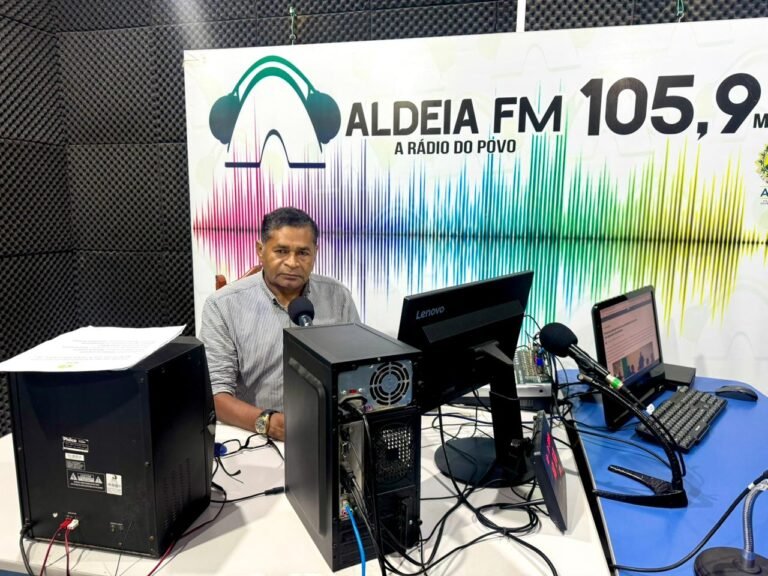 A história de J. Cavalcante, no entanto, começa muito antes dos microfones.