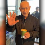 Netanyahu ironiza boatos de morte nas redes e aparece em vídeo tomando café
