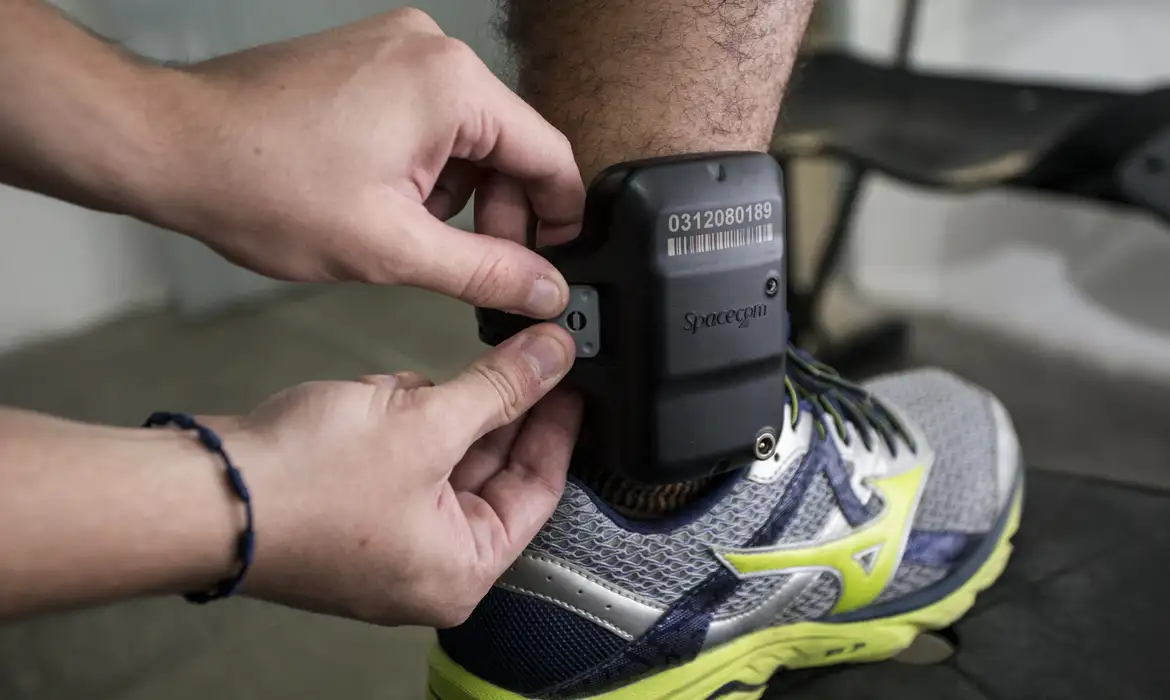 Projeto prevê uso imediato de tornozeleira para agressores de mulheres