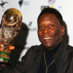 Primeiro contrato profissional de Pelé com o Santos completa 69 anos