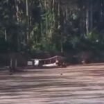 VEJAEmbarcação afunda durante reboque em rio no interior do Acre