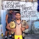 ‘Índio Acreano’ celebra dois cinturões do Shooto no topo da Rocinha