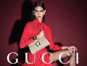 Modelo acreana posa para a Gucci, em Milão