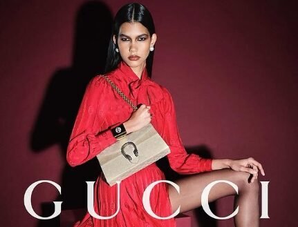 Modelo acreana posa para a Gucci, em Milão