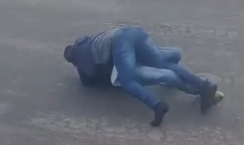 Se atracaram! Motorista e passageiro brigam após recusa em pagar corrida